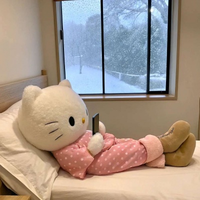 玩手机的超可爱HelloKitty头像🥰超萌 其它头像 第2张 玩手机的超可爱HelloKitty头像🥰超萌 其它头像 第2张