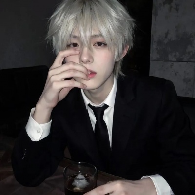 有聊天欲望的青春小众男生头像🥳 男生头像 第5张 有聊天欲望的青春小众男生头像🥳 男生头像 第5张