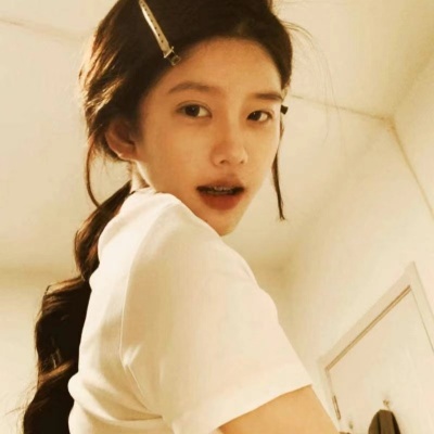 氛围感拉满！复古滤镜感气质女头来了 女生头像 第4张