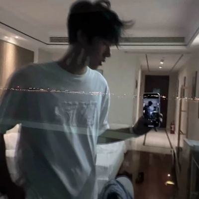 被狠狠拿捏住的情绪感小众男头 男生头像 第2张 被狠狠拿捏住的情绪感小众男头 男生头像 第2张