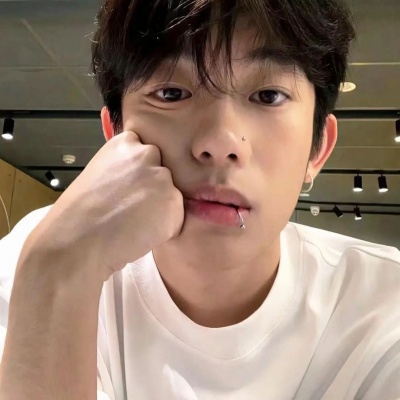 头像ins高级质感男生，被帅到！ 男生头像 第1张