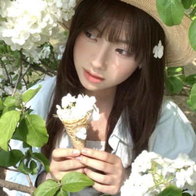 春日绣球花下的绝美女生头像 女生头像 第5张