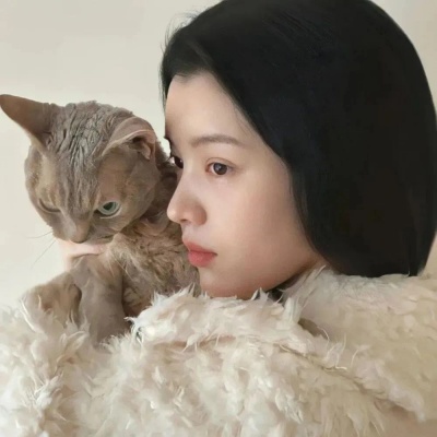 狠狠心动！小众气质女头精选🥰 女生头像 第1张