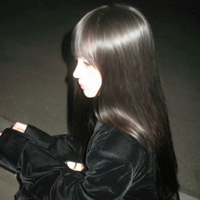 氛围感拉满的清冷破碎感白月光头像🌙 女生头像 第5张 氛围感拉满的清冷破碎感白月光头像🌙 女生头像 第5张