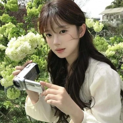 春日绣球花下的绝美女生头像 女生头像 第10张