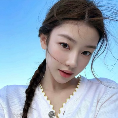 吹爆这组高级ins风wechat头像！ 女生头像 第3张
