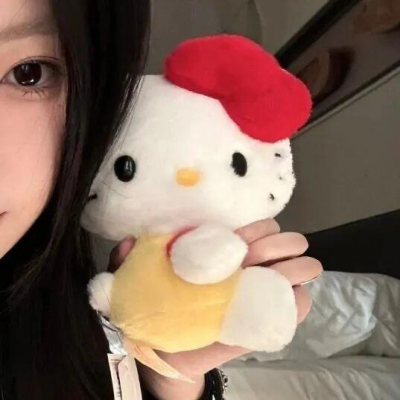 女生手拿玩偶对象不是人情头系列 情侣头像 第2张 女生手拿玩偶对象不是人情头系列 情侣头像 第2张