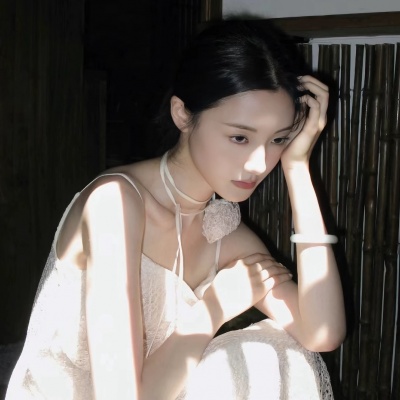 氛围感拉满的清冷破碎感白月光头像🌙 女生头像 第3张 氛围感拉满的清冷破碎感白月光头像🌙 女生头像 第3张