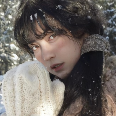 氛围感拉满的清冷破碎感白月光头像🌙 女生头像 第4张 氛围感拉满的清冷破碎感白月光头像🌙 女生头像 第4张