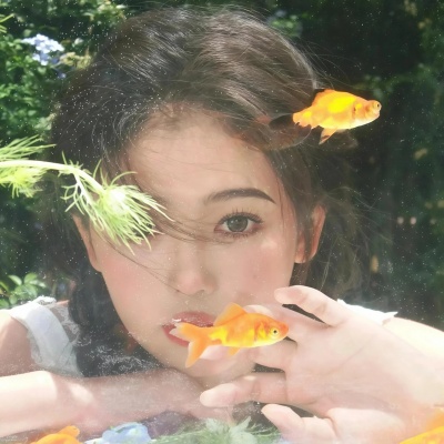 被这组池中女氛围感头像美哭 女生头像 第1张