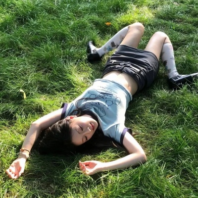 一眼爱上的小清新绿色治愈女生头像 女生头像 第2张