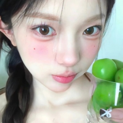 狠狠心动！绿色春天纯欲女头精选 女生头像 第4张