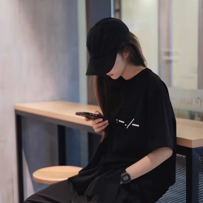 超绝!小众戴帽子女生头像来袭 女生头像 第8张 超绝!小众戴帽子女生头像来袭 女生头像 第8张