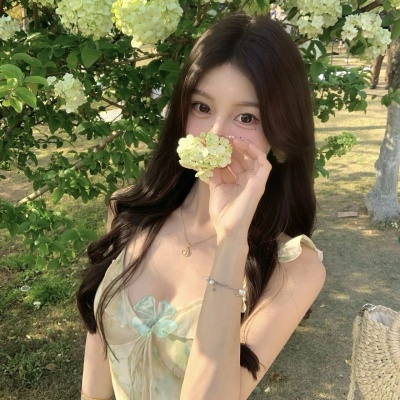春日绣球花下的绝美女生头像 女生头像 第4张