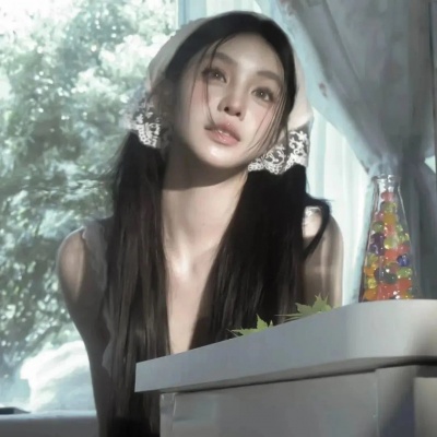 狠狠心动！小众气质女头精选🥰 女生头像 第6张