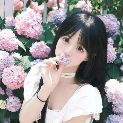 春日绣球花下的绝美女生头像 女生头像 第3张