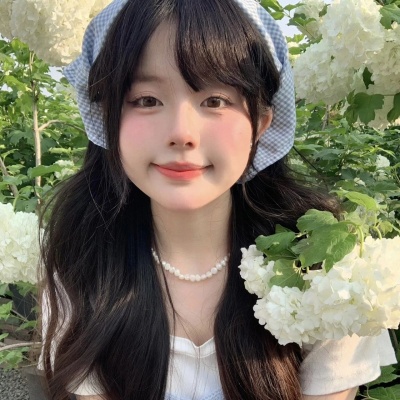 春日绣球花下的绝美女生头像 女生头像 第7张