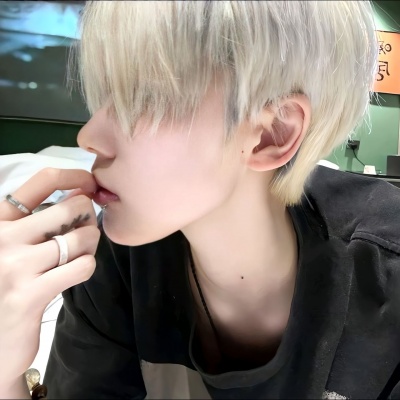 氛围感天花板!ins风侧脸男头合集,帅到戳心巴 男生头像 第3张 氛围感天花板!ins风侧脸男头合集,帅到戳心巴 男生头像 第3张