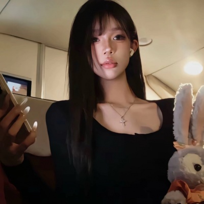 被惊艳到！个性小众的ins风高冷女生头像来袭 女生头像 第2张