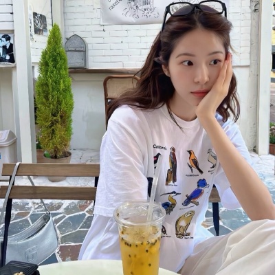 气质小众ins风女头,高级氛围感拉满 女生头像 第9张 气质小众ins风女头,高级氛围感拉满 女生头像 第9张