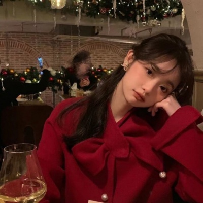 2026热门红色系氛围女生头像|小众不撞款,自带高级感滤镜 女生头像 第7张 2026热门红色系氛围女生头像|小众不撞款,自带高级感滤镜 女生头像 第7张