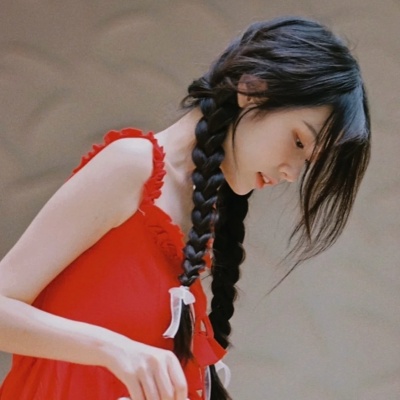 氛围感红色系女头像|小众不撞款,温柔姐姐风必备 女生头像 第9张 氛围感红色系女头像|小众不撞款,温柔姐姐风必备 女生头像 第9张