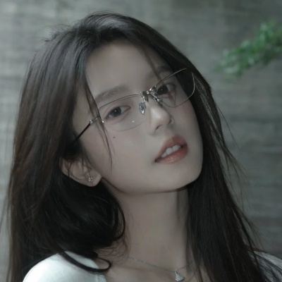 ins清冷感女头|高级氛围感拉满,自带疏离破碎感 女生头像 第1张 ins清冷感女头|高级氛围感拉满,自带疏离破碎感 女生头像 第1张