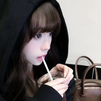 被惊艳！小众青春纯欲女生头像，高级感爆棚 女生头像 第1张