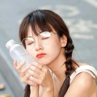 干净系𝙒𝙚𝘾𝙝𝙖𝙩头像女｜简单耐看超显气质 女生头像 第3张