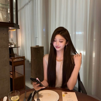Ins贵气千金女头推荐,大小姐氛围感拉满 女生头像 第8张 Ins贵气千金女头推荐,大小姐氛围感拉满 女生头像 第8张
