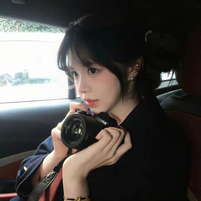 高级感拉满!坐在车内的车窗氛围感女生头像合集 女生头像 第7张 高级感拉满!坐在车内的车窗氛围感女生头像合集 女生头像 第7张