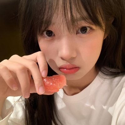 2026超火ins风小众女头｜氛围感拉满不撞款，温柔高级感拿捏了 女生头像 第3张