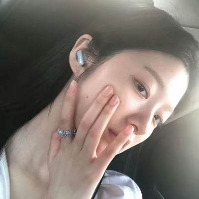2026超火ins风小众女头｜氛围感拉满不撞款，温柔高级感拿捏了 女生头像 第1张