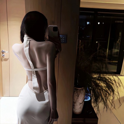 唯美气质性感露背背影女生头像,高级感拉满 女生头像 第6张 唯美气质性感露背背影女生头像,高级感拉满 女生头像 第6张