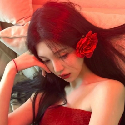 氛围感红色系女头像|小众不撞款,温柔姐姐风必备 女生头像 第5张 氛围感红色系女头像|小众不撞款,温柔姐姐风必备 女生头像 第5张