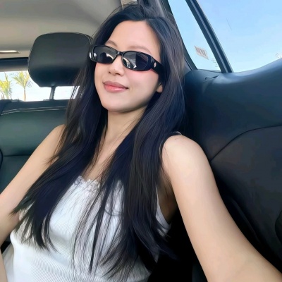 氛围感拉满！窗边高级女头合集，每一张都自带电影感 女生头像 第2张