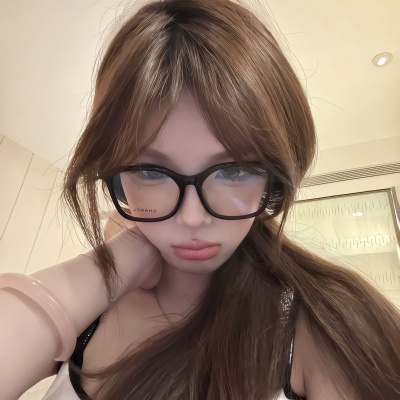 简单ins风小众女头推荐|简约高级,轻松拿捏松弛感 女生头像 第8张 简单ins风小众女头推荐|简约高级,轻松拿捏松弛感 女生头像 第8张