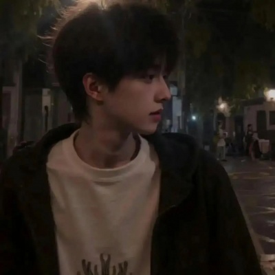 2026热门氛围感男生头像|不撞款的清冷感 / 少年感,轻松提升头像质感 男生头像 第3张 2026热门氛围感男生头像|不撞款的清冷感 / 少年感,轻松提升头像质感 男生头像 第3张