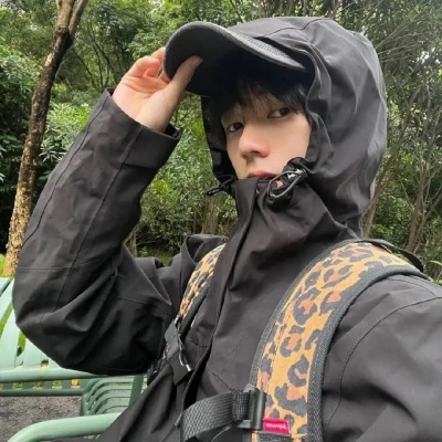 ins风小众男生头像合集|痞帅氛围感拿捏 男生头像 第4张 ins风小众男生头像合集|痞帅氛围感拿捏 男生头像 第4张