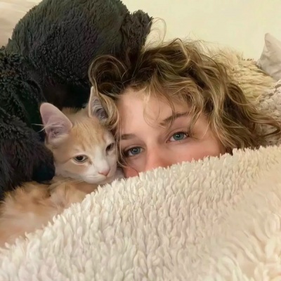 温柔系抱猫女头推荐：和猫咪贴贴的瞬间，每一张都超治愈 女生头像 第9张