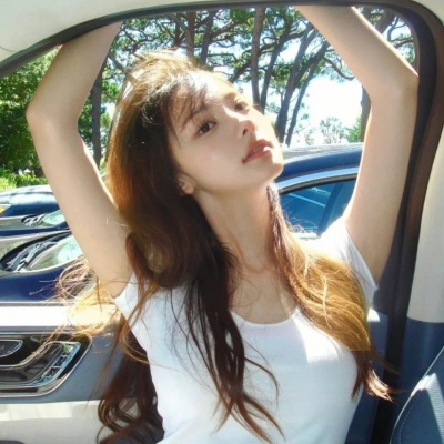 氛围感拉满的高级感车窗女头,每一张都美炸 女生头像 第5张 氛围感拉满的高级感车窗女头,每一张都美炸 女生头像 第5张