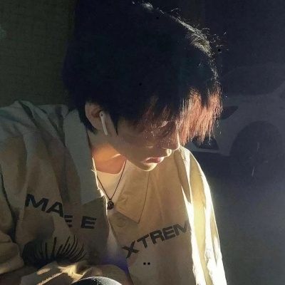 ins小众氛围感男生头像|高级不撞款的慵懒痞帅风 男生头像 第4张 ins小众氛围感男生头像|高级不撞款的慵懒痞帅风 男生头像 第4张