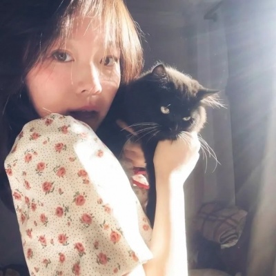 温柔系抱猫女头推荐：和猫咪贴贴的瞬间，每一张都超治愈 女生头像 第6张
