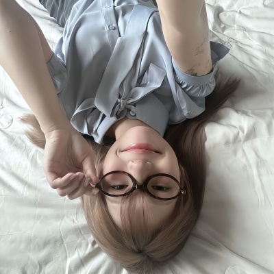 简单ins风小众女头推荐|简约高级,轻松拿捏松弛感 女生头像 第2张 简单ins风小众女头推荐|简约高级,轻松拿捏松弛感 女生头像 第2张