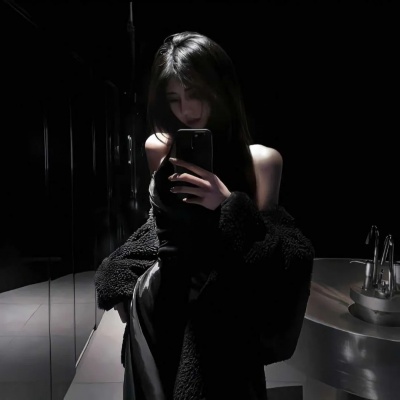 冷欲天花板!高级黑色系性感女头大集合,账号质感飙升 女生头像 第1张 冷欲天花板!高级黑色系性感女头大集合,账号质感飙升 女生头像 第1张