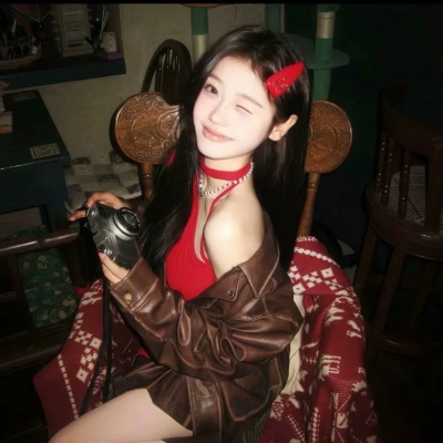 红色系高级女生头像:颜值在线,质感拉满 女生头像 第6张 红色系高级女生头像:颜值在线,质感拉满 女生头像 第6张