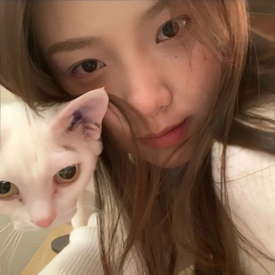 温柔系抱猫女头推荐：和猫咪贴贴的瞬间，每一张都超治愈 女生头像 第2张