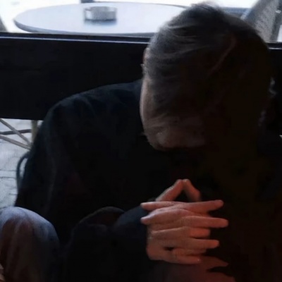 小众感拉满的一左一右情侣真人情头 情侣头像 第2张