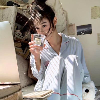 ins高级感松弛女生头像，氛围感拉满的慵懒风 女生头像 第1张