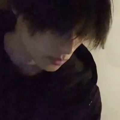 小众感拉满的一左一右情侣真人情头 情侣头像 第5张